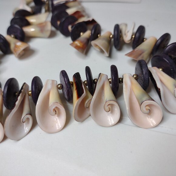 Vintage Conch Shell Necklace - Picture 1 of 6